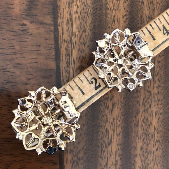 VINTAGE faux pearl and emerald gold tone pierced earrings - Picture 8 of 8